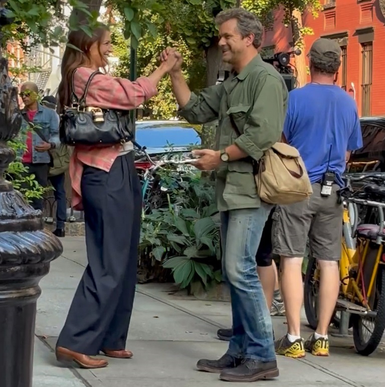Actors Katie Holmes and Joshua Jackson on the set of Happy Hours