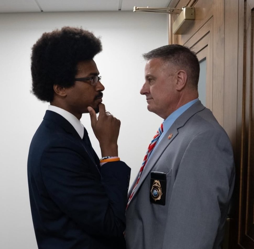 Rep. Justin Pearson locked out of Tennessee House