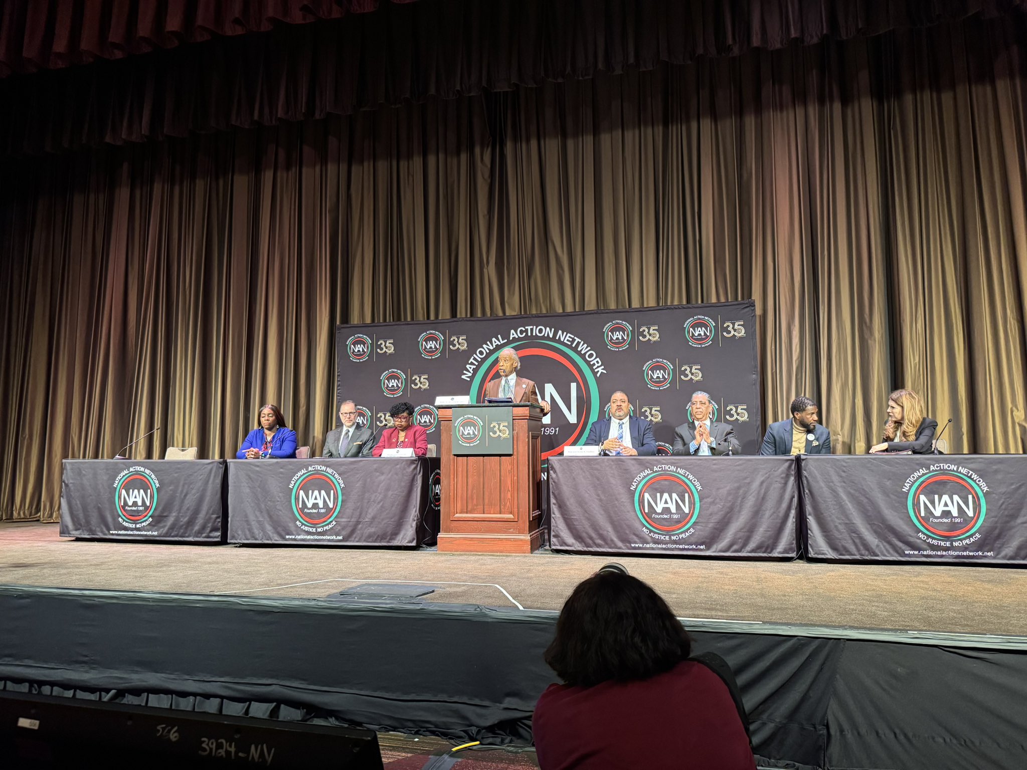 Connecting with our Community D.A. Bragg joined Reverand Al Sharpton and other fellow elected officials to kick off National Action Network’s 35th Anniversary Convention! 