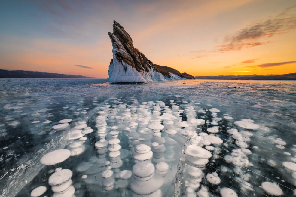 Ice bubbles just below a frozen surface
