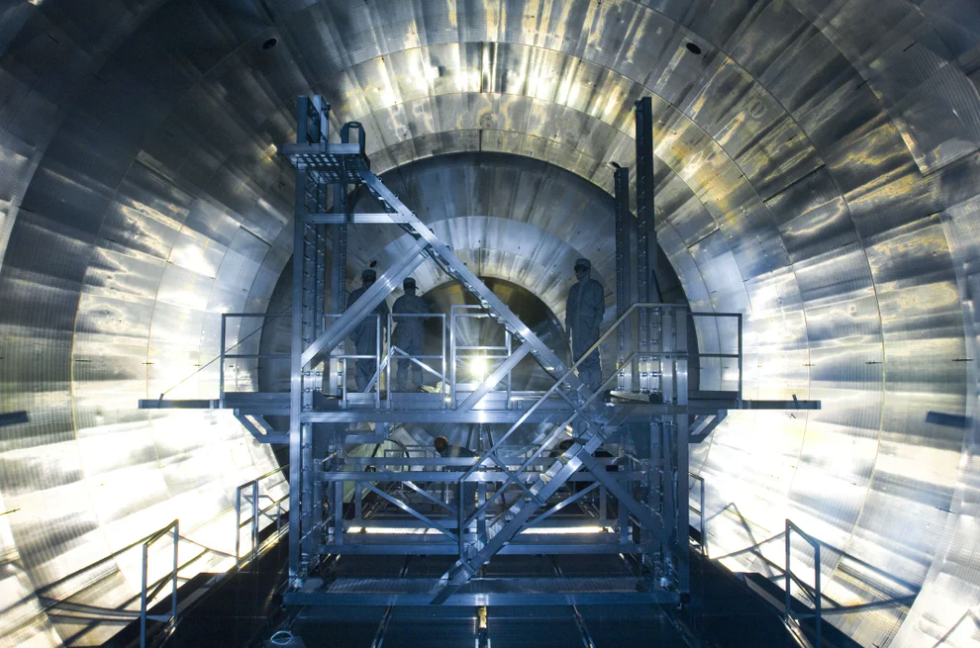 Giant neutrino detector