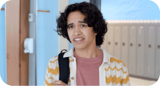 Scene from the Se&ntilde;or Wooly Spanish music video Tarde